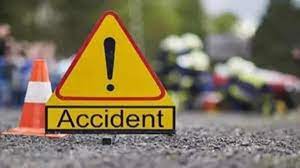 Road Accident in Riwa स्कूल से लौट रहे छात्र ट्रक की चपेट में आए, तीन की मौत दो घायल