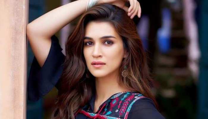 ‘गणपथ’ की शूटिंग के लिए लद्दाख में कृति सनोन Kriti Sanon in Ladakh For Ganapath Shoot