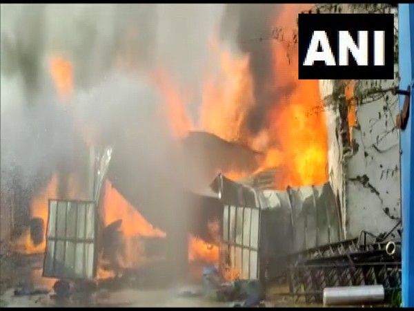 MP के धार जिले में केमिकल फैक्ट्री में लगी भीषण आग, एक घायल Fire In Cchemical Factory In MP