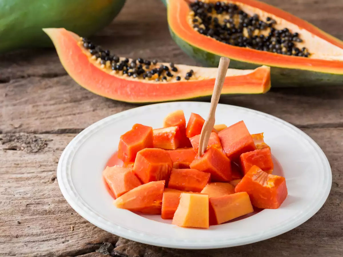 Benefits Of Eating Papaya: जानिए पपीता खाने का सही समय और इसके सेवन से होने वाले फायदों के बारे में