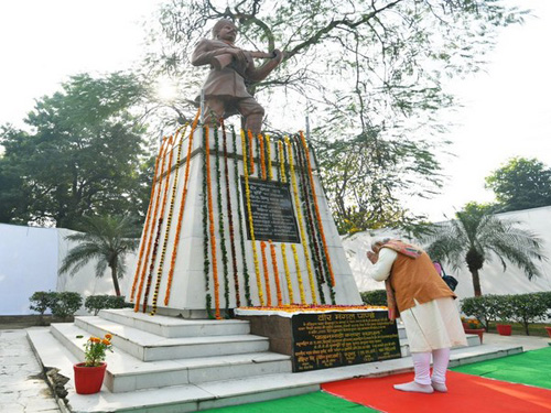 पीएम मोदी ने मंगल पांडे को उनकी जयंती पर किया याद