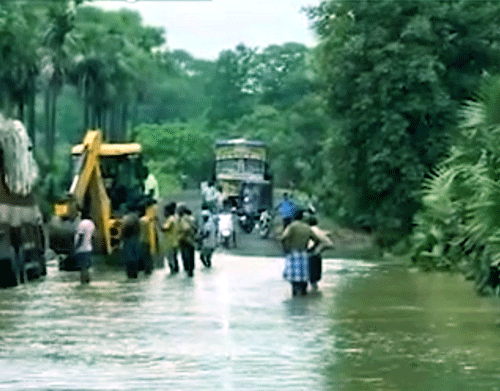 गोदावरी शबरी नदी का जलस्तर हुआ कम, खुला NH-30 मार्ग