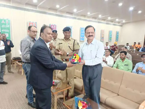 ट्रैफिक पुलिस, YMS यूथ फाउंडेशन में सेमिनार आयोजित,यातायात को लेकर किया जागरूक