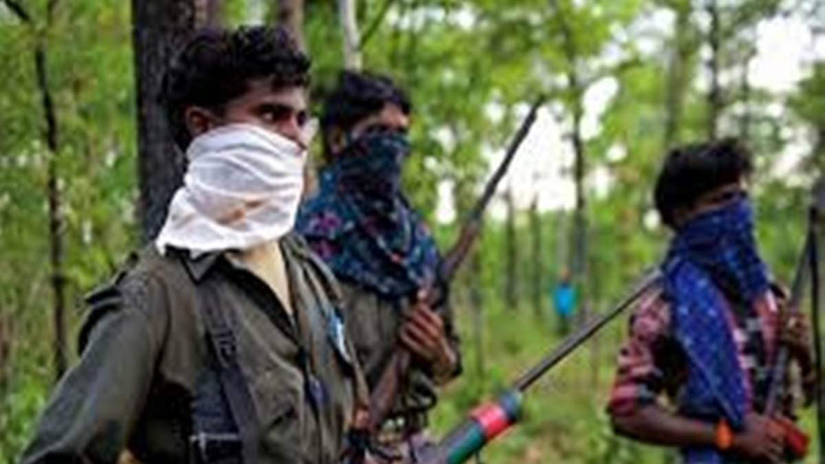 Narayanpur Naxalites: ‘नक्सलियों ने औरछा में बैनर लगाकर 2 जनप्रतिनिधियों को जान से मारने की दी धमकी’, 3 बीजेपी नेताओं की पहले ही कर चुके है हत्या!