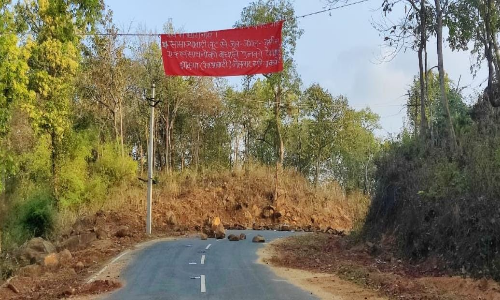 Naxali Incident: नहीं थम रहा नक्सलियों का उत्पात, बैनर-पोस्टर लगाकर नारायणपुर ओरछा का मार्ग किया बंद