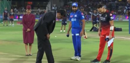 MI vs RCB Live: आरसीबी ने जीता टॉस, गेंदबाजी करने का किया फैसला, जानें दोनों टीमों के प्लेइंग 11