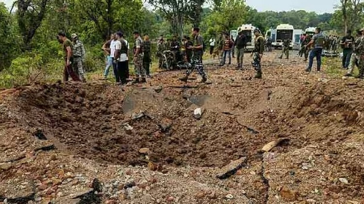 Chhattisgarh Naxal Attack: दंतेवाड़ा में हुए नक्सल हमलें में बिछाया गया था बारुदी सुरंग