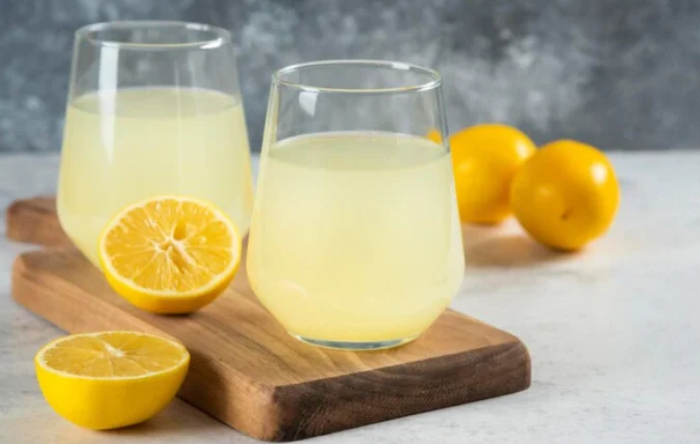 Side Effects Of Lemon Drink: ज्यादा नींबू पानी पीने से हो सकता है सेहत को नुकसान! जानें इसके साइड इफेक्ट