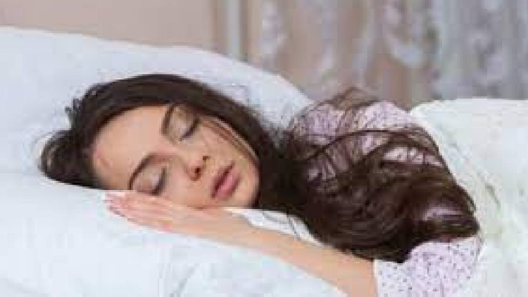 Sleping In Daytime: दिन में सोना पड़ सकता है भारी, जानें क्या कहता है साइंस