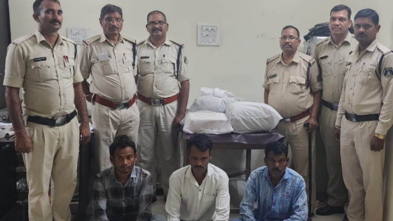 Ganja smuggler in Bilaspur: गांजा तस्करों पर तारबाहर पुलिस की बड़ी कार्रवाई, तीन आरोपियों को किया गिरफतार, 18 किलो गांजा जब्त