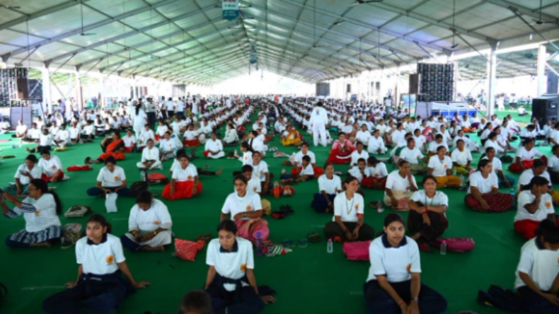 World International Yoga Day: राजधानी में एक साथ 21,000 लोगों ने किया योग; सीएम बघेल सहित अन्य मंत्रियों ने किया योगा