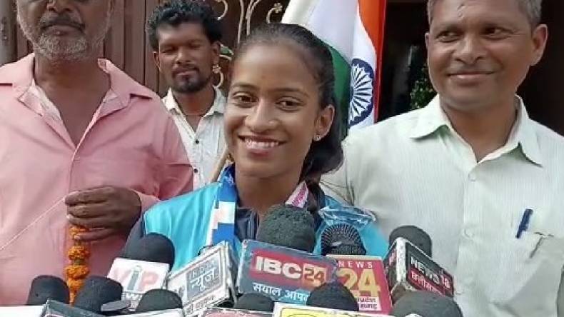 Weightlifter Gyaneshwari Yadav: छत्तीसगढ़ की पहली महिला वेटलिफ्टर का धूमधाम से स्वागत, जीत को बताया साल भर की मेहनत का परिणाम