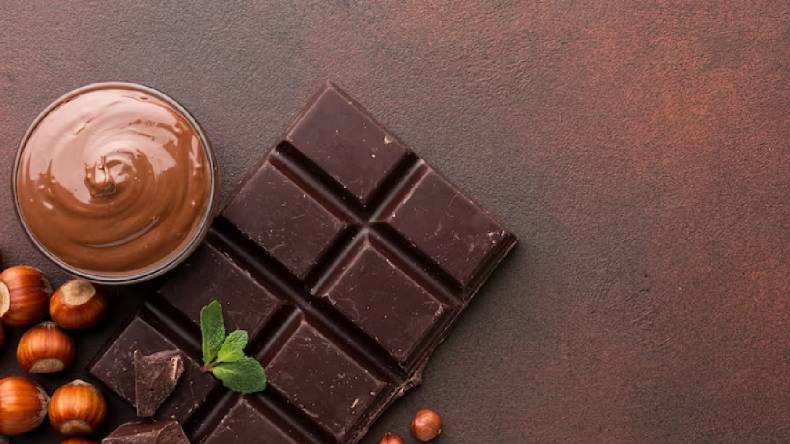 Dark chocolate: डार्क चॉकलेट खाने के फायदे, दिल से दिमाग तक करता है असर