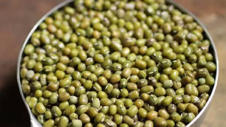 Green Moong Benefits: मूंग खाने के कई फायदे, भिगोकर खाने से मिलेगा दोगुना लाभ