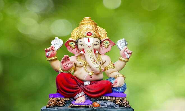 Ganesh Puja: गणेश जी को प्रसन्न करने के लिए करें इन मंत्रों का जाप, मिलेगी हर काम में सफलता