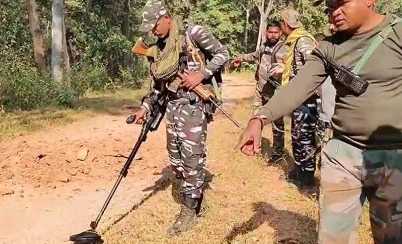 Chattisgarh Election Voting Live: धमतरी में वोटिंग के दौरान CRPF की टीम पर हुआ IED ब्लास्ट