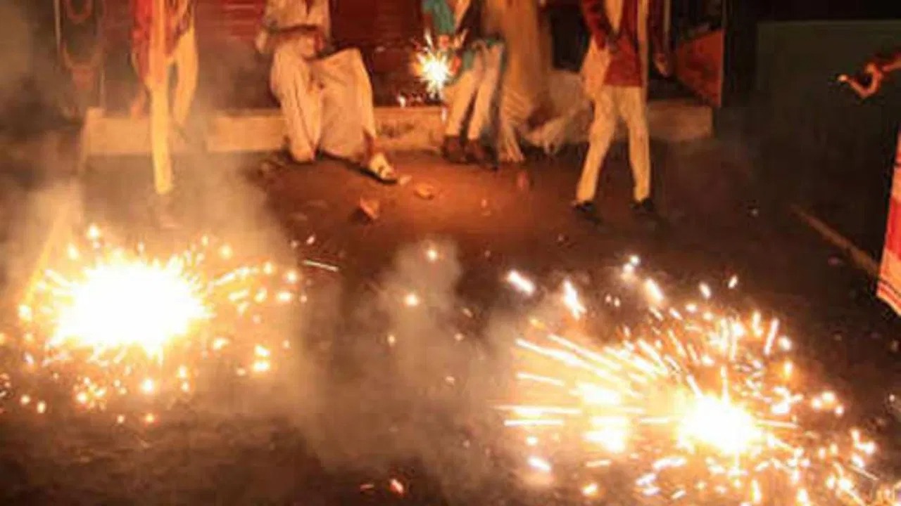 Diwali 2023: पटाखे जलाते समय बरतनी होंगी ये सावधानियां, नहीं तो हो सकता है बड़ा हादसा