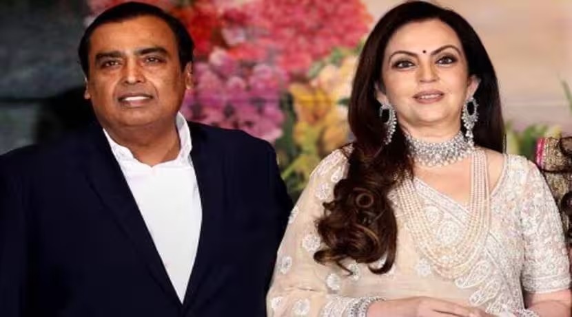 Mukesh Ambani: अंबानी परिवार कुछ इस तरह बनाता है दिवाली, इतनी कीमत का देते हैें गिफ्ट