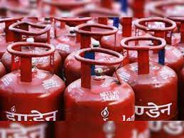 LPG Cylinder Price Reduced: लोगों को मिला बड़ा तोहफा, 40 रुपए कम हुए LPG के दाम