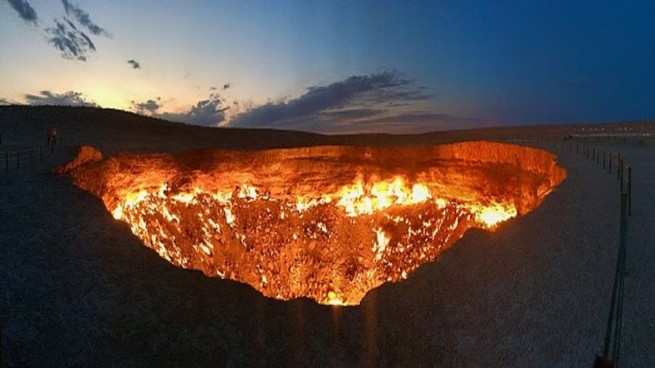 Turkmenistan: जब ‘नरक के दरवाजे’ में घुसा शख्स, 1000 डिग्री तापमान में 17 मिनट रहा, जानें उसने क्या बताया