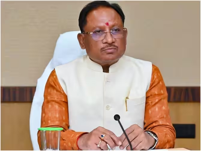 Chhattisgarh: CM विष्णु देव साय ने शहीद इंस्पेक्टर की शहादत को किया नमन, घायल कॉन्स्टेबल के इलाज के दिए निर्देश