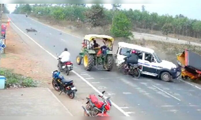 CG Odisha Border Road Accident