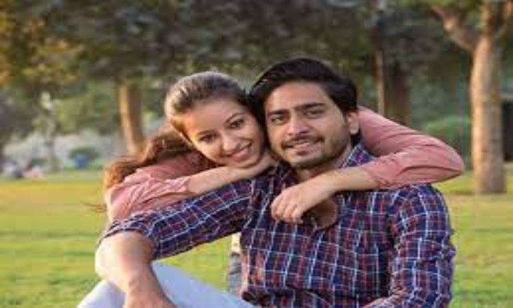 Tips For  Couple: क्या पति और पत्नी दोनों ही कर रहे जॉब, जानिए शादी के बाद खुश रहने के तरीके