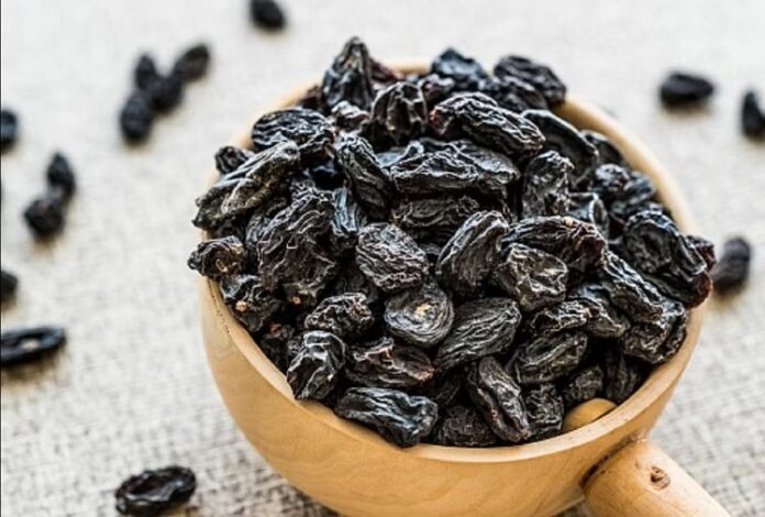 Health Tips: रोजाना काली किशमिश खाने से सेहत रहती है तंदुरुस्त, होते हैं ये फायदे