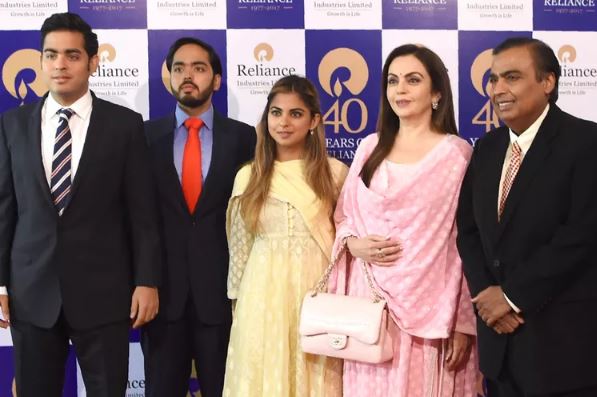 Mukesh Ambani Birthday: मुकेश ने बिजनस के किये तीन हिस्से, सभी बच्चों को ऐसे सौंपा जिम्मा