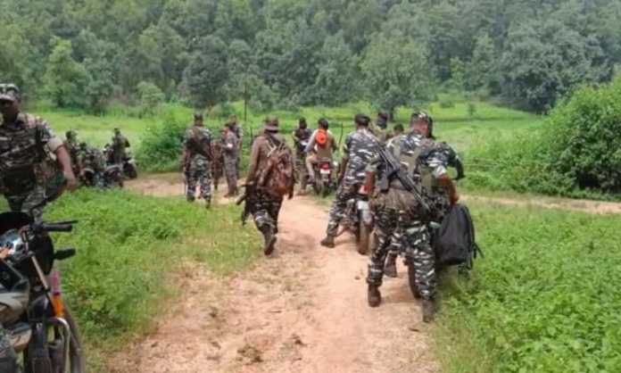CG Naxal Encounter: माओवादियों के ​खिलाफ जवानों की बड़ी कार्रवाई, नक्सलियों को घेरा