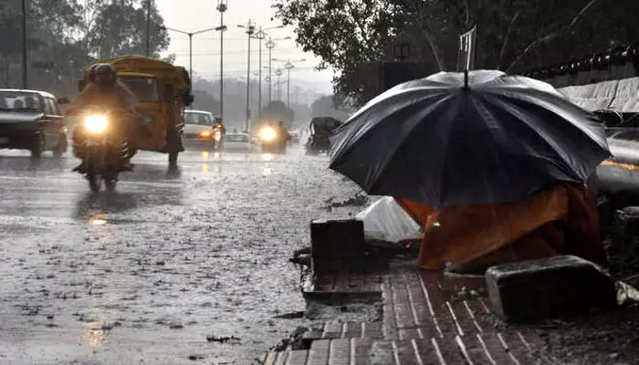 छत्तीसगढ़ में अगले दो दिनों तक तूफान के साथ भारी बारिश की चेतावनी, IMD ने जारी किया येलो अलर्ट