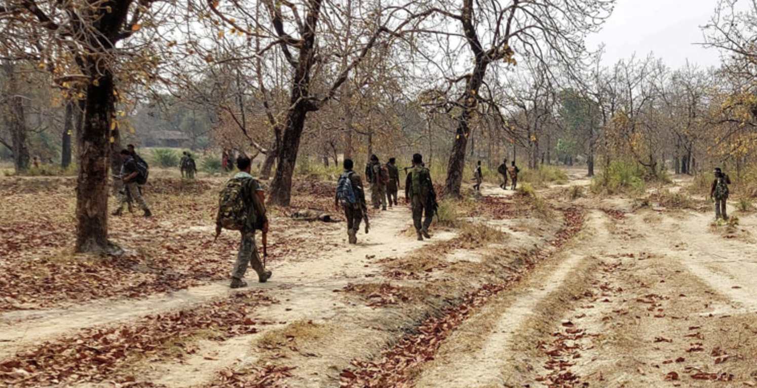 Naxal Attack: नक्सलियों का बढ़ता आतंक! प्रधान आरक्षक की हत्या, एक ग्रामीण घायल