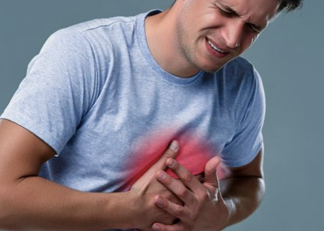 Heart Attack Symptoms: हार्ट अटैक का सबसे बड़ा संकेत, इग्नोर करना पड़ सकता है भारी