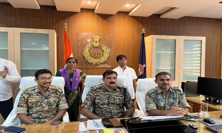 CG News: सुकमा पुलिस मिली बड़ी सफलता, एक महिला समेत दो नक्सलियों ने किया सरेंडर