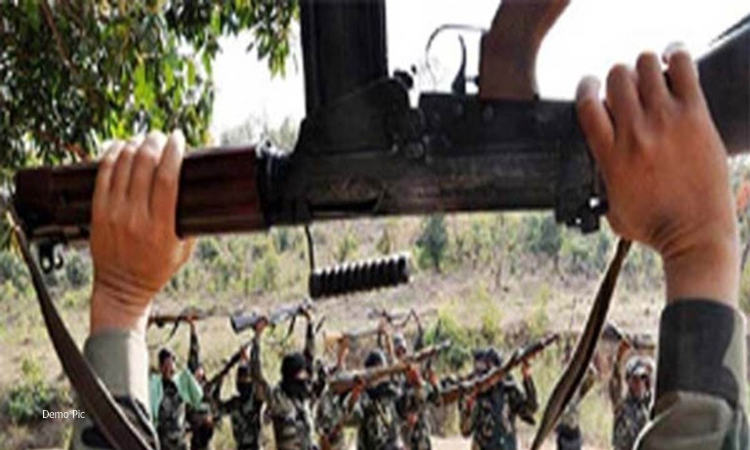 Naxalites surrendered in Sukma: पुलिस को मिली बड़ी सफलता, इस जगह दो नक्सलियों ने किया सरेंडर