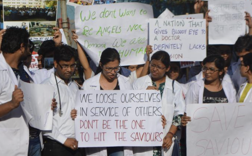 CG Doctor’s Protest: बंगाल की घटना पर भड़के डॉक्टर, सुरक्षा की मांग को लेकर हड़ताल पर उतरे